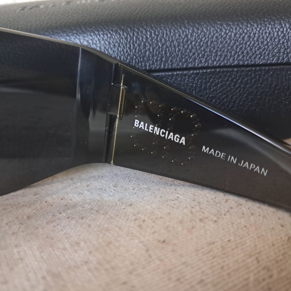 Balenciaga Black Shield Sunglasses - Picture 3 of 6